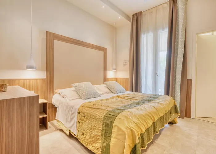 Hotel Everest - Bar e Ristorante Gabicce Mare